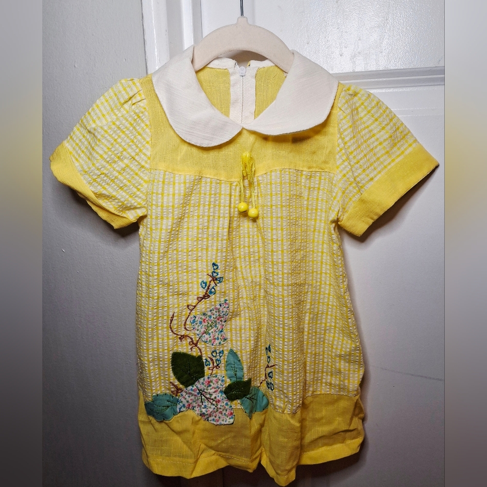 Vintage 80s 🌸🌼Beautiful Plaid Dress with Embroidered Detail (12-18 mo)